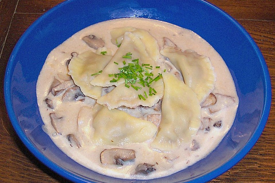 Pelmenis in Champignon - Sahne - Sauce