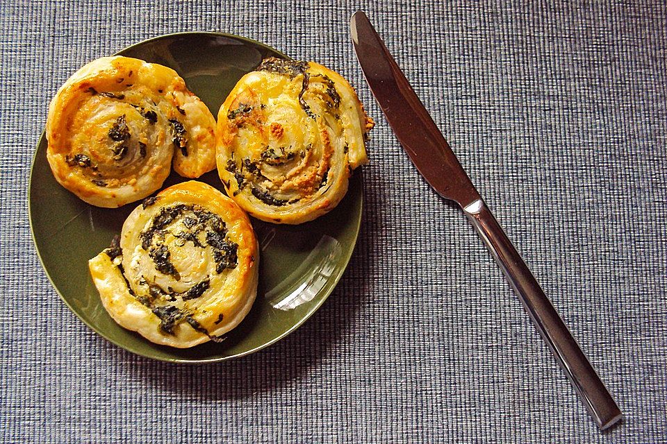 Blätterteig-Spinat-Schnecken