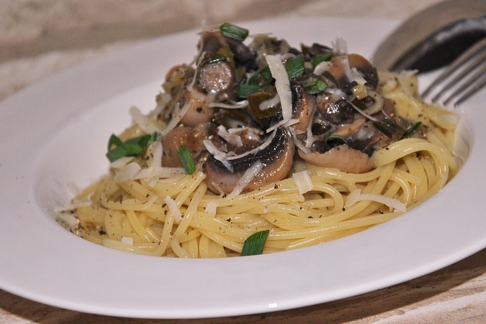 Champignons auf Spaghetti