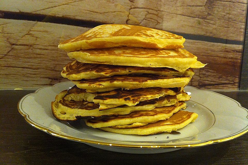 American Pancakes mit Ahornsirup