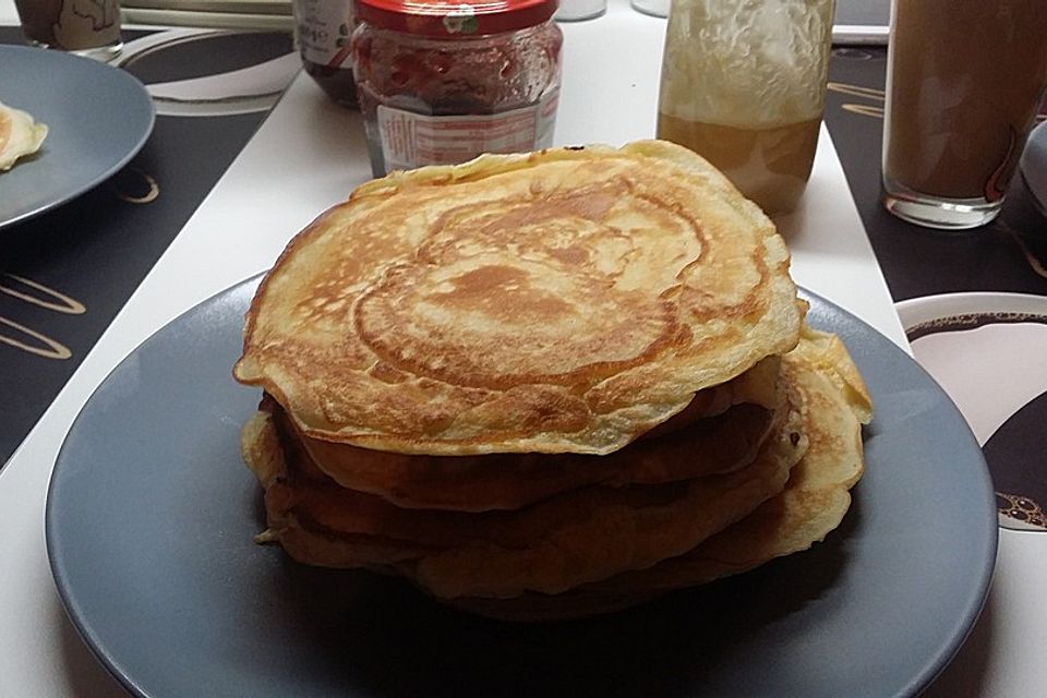 American Pancakes mit Ahornsirup