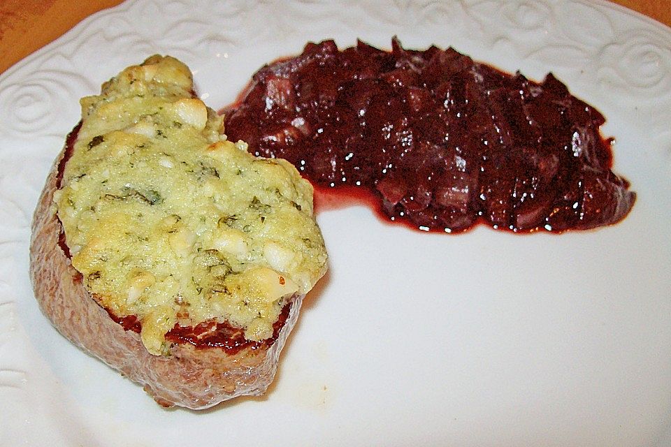 Rindersteak mit Parmesan - Macadamia - Basilikum - Kruste