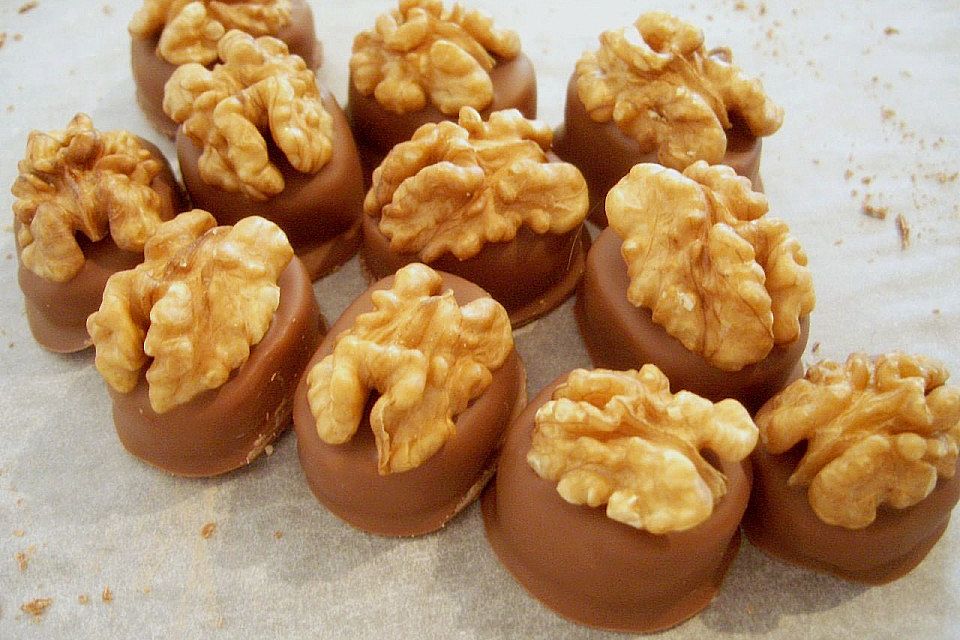 Walnuss - Marzipan - Pralinen