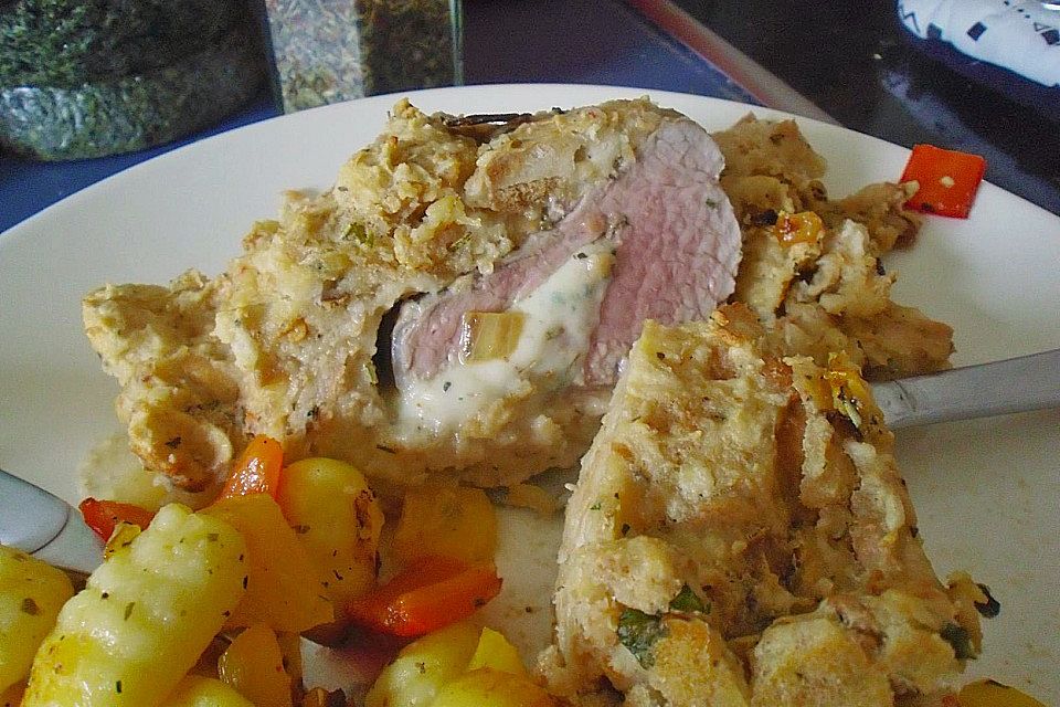 Schweinefilet, mit Mozzarella gefüllt  und Balsamico Sauce