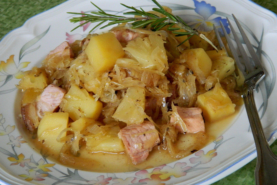 Sauerkraut - Kasseler - Kartoffel - Pfanne mit Ananas