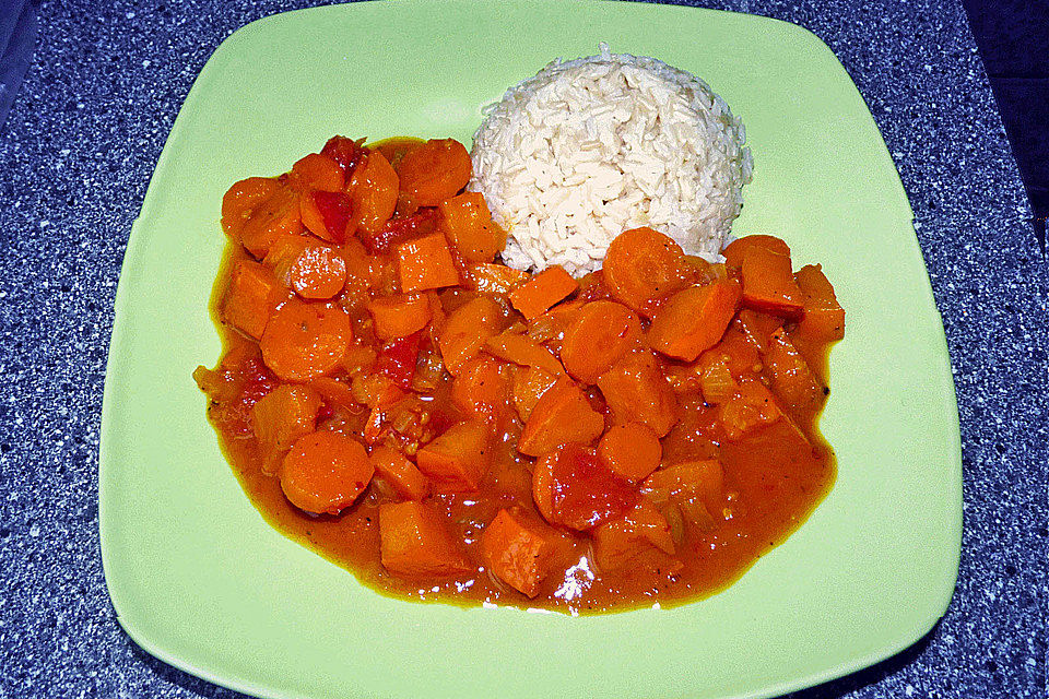 Fruchtig - pikantes Gemüsecurry mit Tomaten und Hokkaido - Kürbis