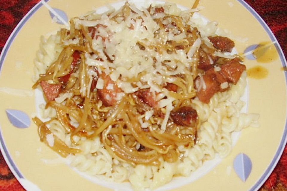 Nudelpfanne mit Sprossen Nudelpfanne mit Sprossen