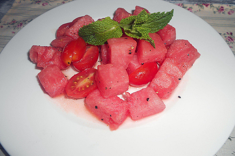 Tomaten-Wassermelonen-Salat