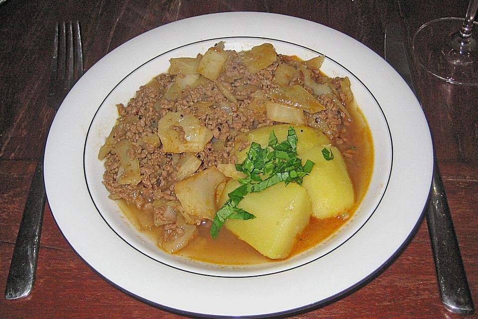 Hackfleisch - Weißkohl - Topf mit Zimt