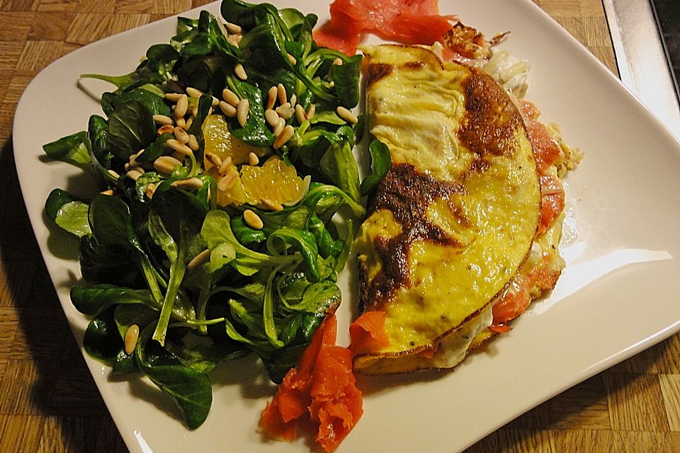 Feldsalat mit Orangenschnitzeln und Walnüssen