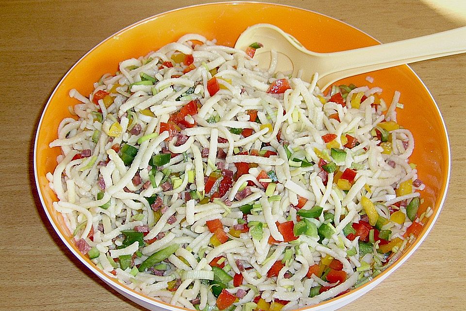 Herzhafter Spätzlesalat