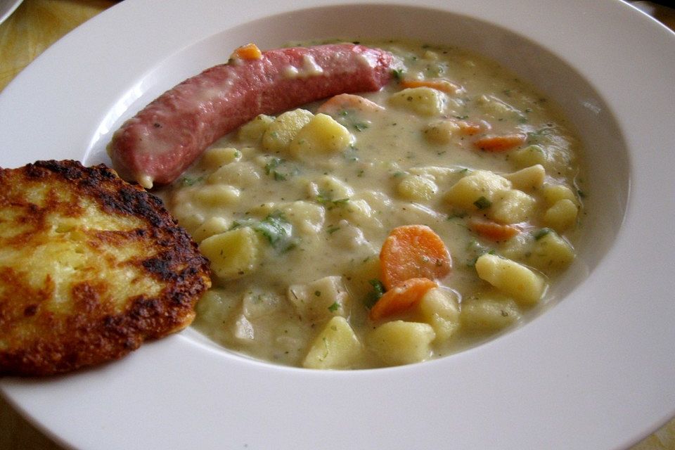 Kartoffelsuppe mit Würstchen