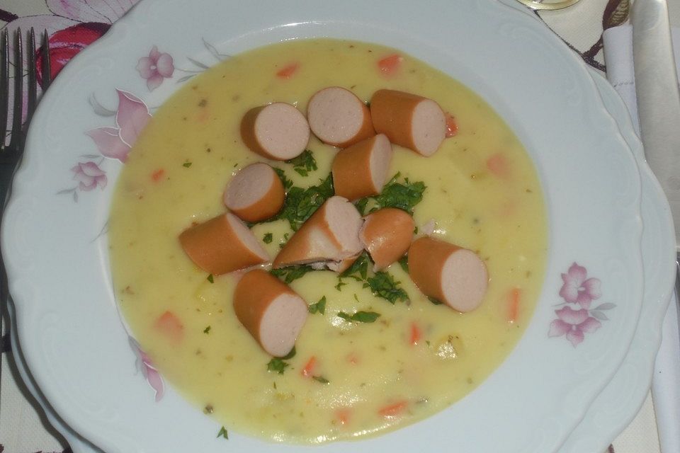 Kartoffelsuppe mit Würstchen