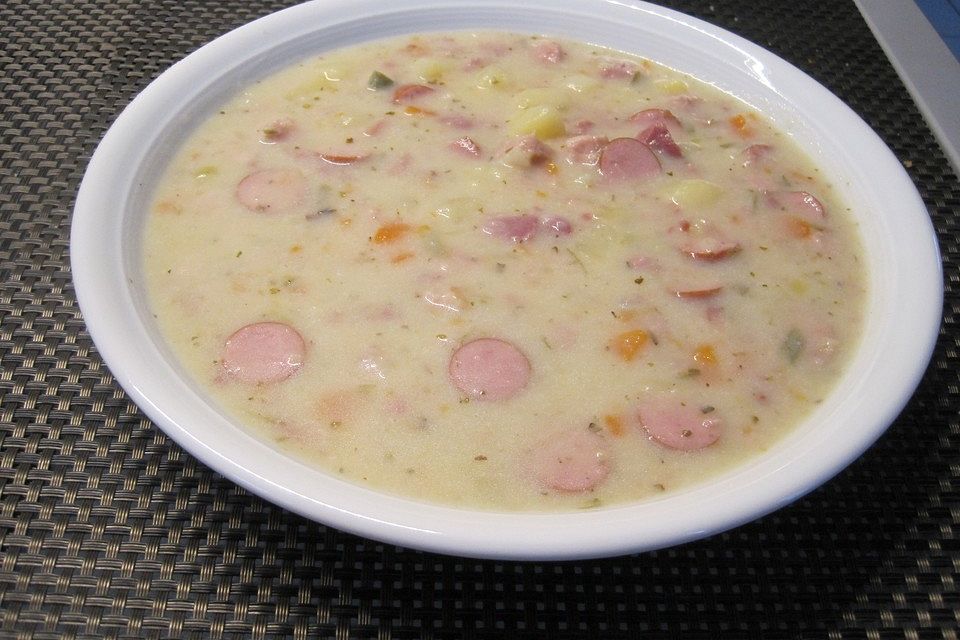 Kartoffelsuppe mit Würstchen