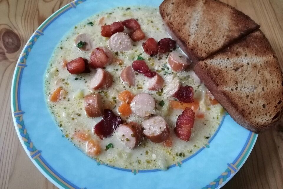 Kartoffelsuppe mit Würstchen