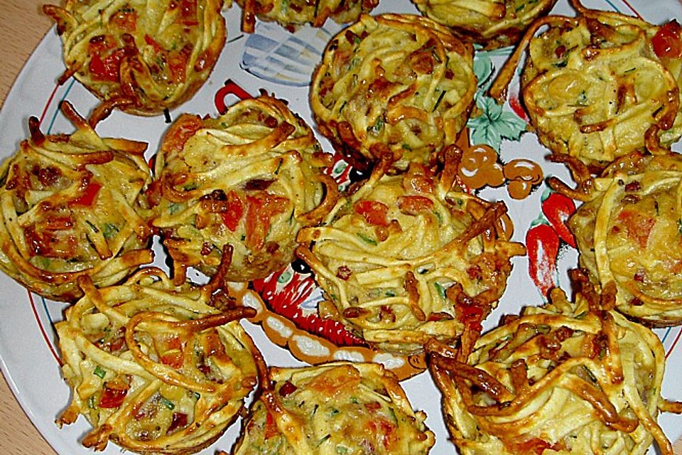 Spätzle - Muffins mit Salat