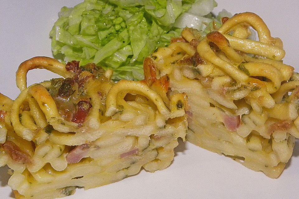 Spätzle - Muffins mit Salat