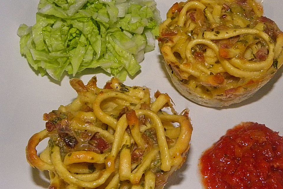 Spätzle - Muffins mit Salat