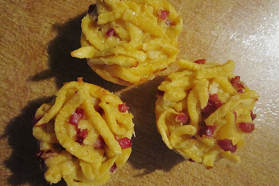 Spätzle - Muffins mit Salat