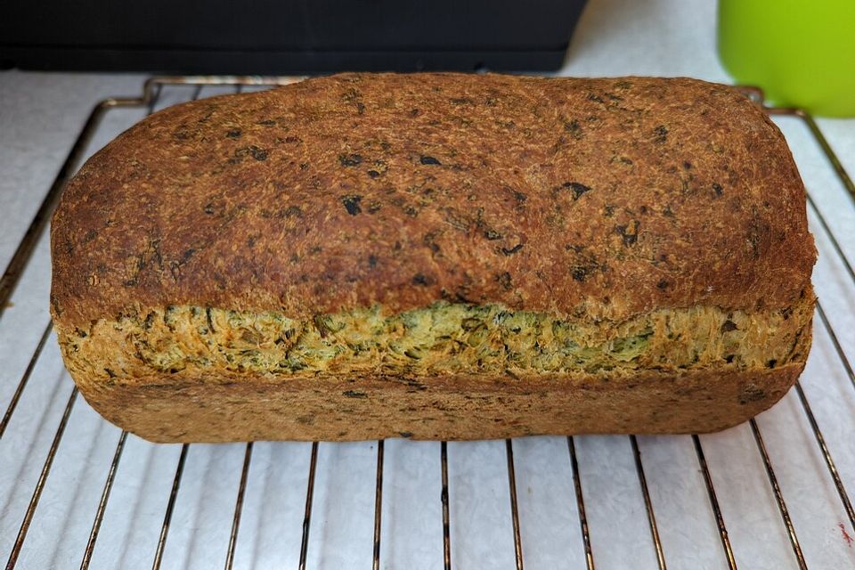 Gefülltes Osterbrot mit Spinat und Schafskäse