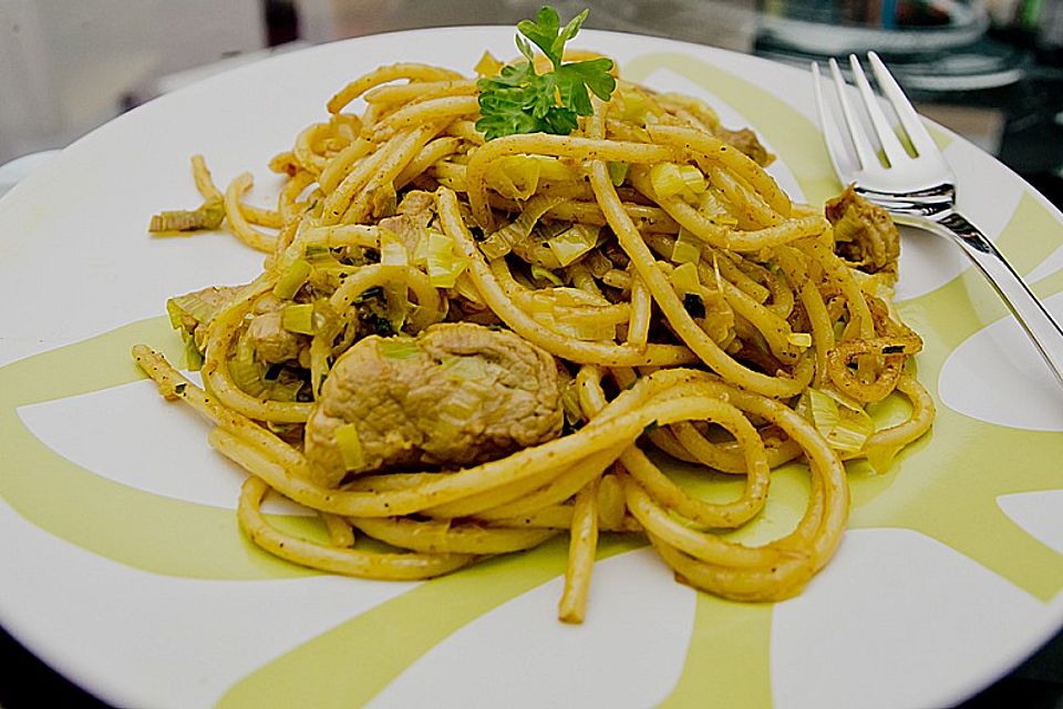 Curryspaghetti mit Frühlingszwiebeln