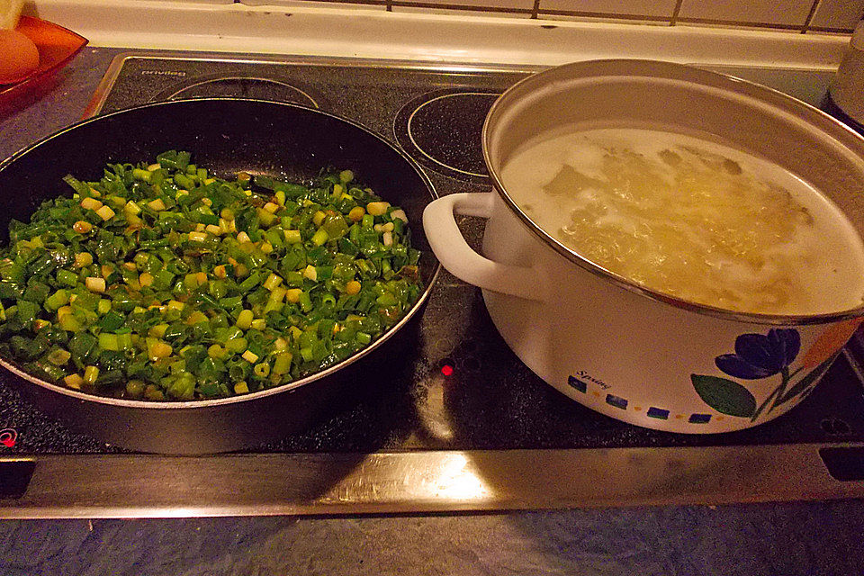 Curryspaghetti mit Frühlingszwiebeln