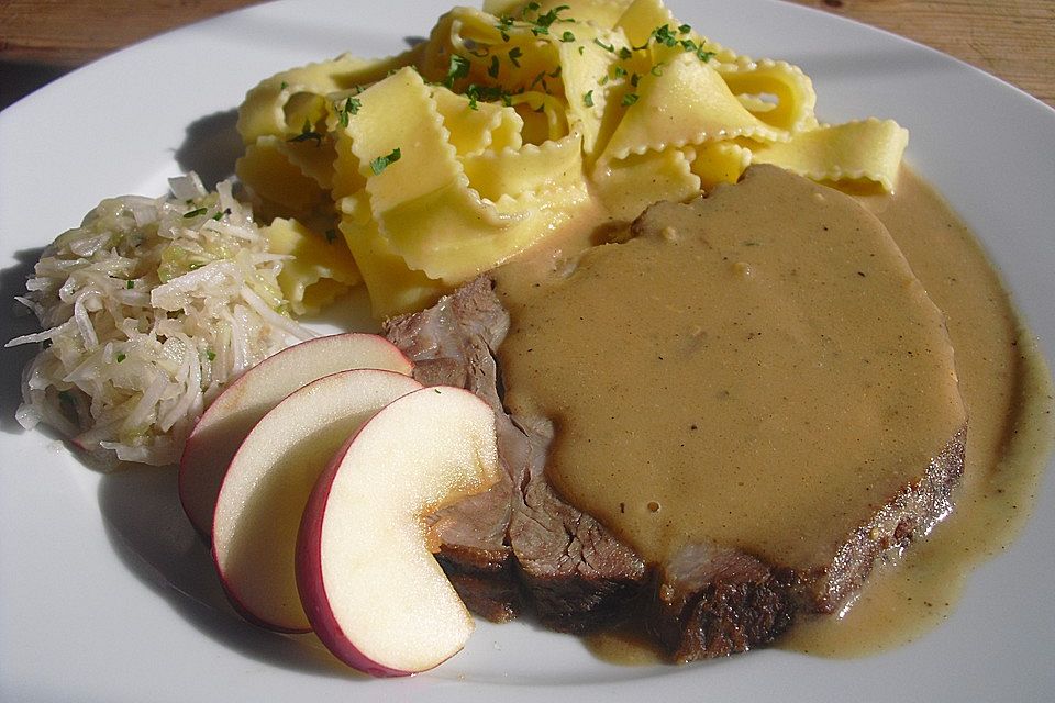 Schweinebraten in Senf-Sahne-Sauce