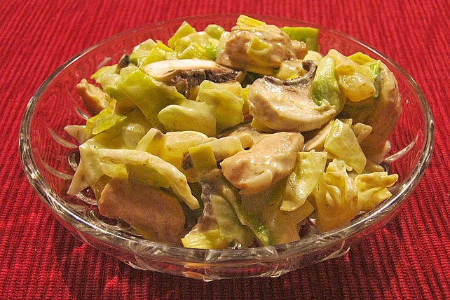 Eisbergsalat mit Hähnchenfilet und Porree von Caila| Chefkoch