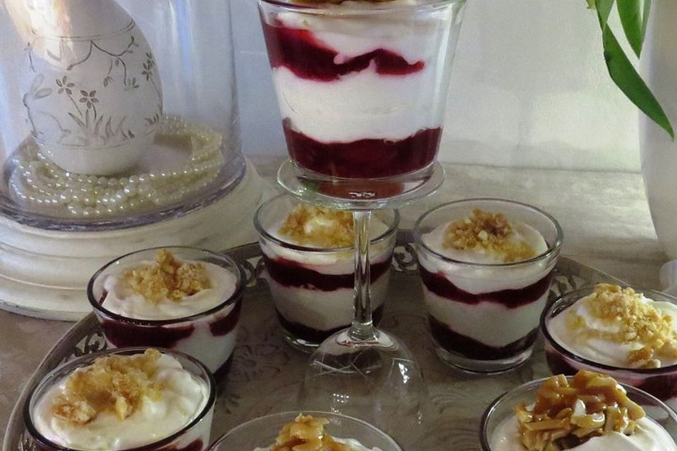 Mascarpone - Creme mit roter Grütze