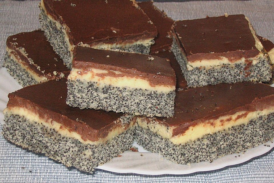 Mohnkuchen mit Vanillecreme und Schoko