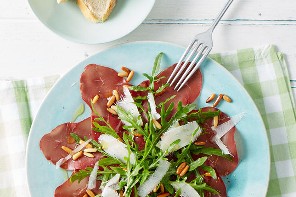 Carpaccio aus Bresaola mit Rucola