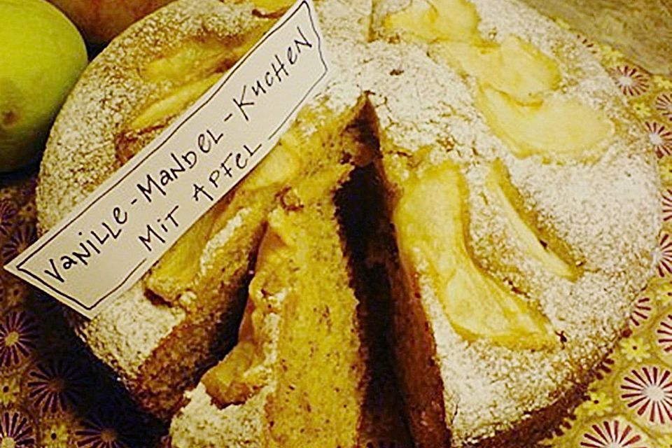 Vanille - Mandel - Kuchen mit Apfel