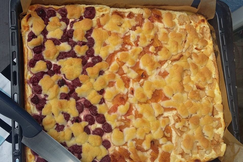 Apfel - Streuselkuchen mit Quark vom Blech