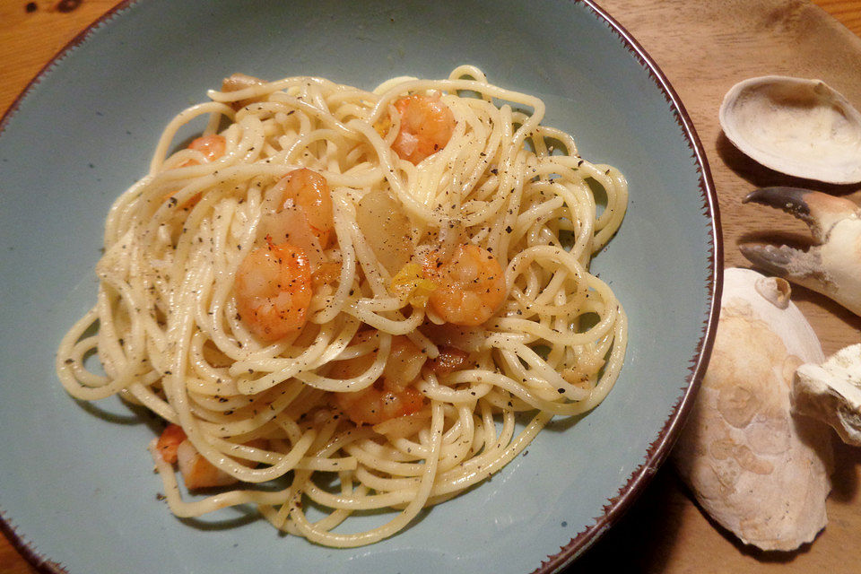 Pasta mit Garnelen - Knoblauch - Butter - Sauce