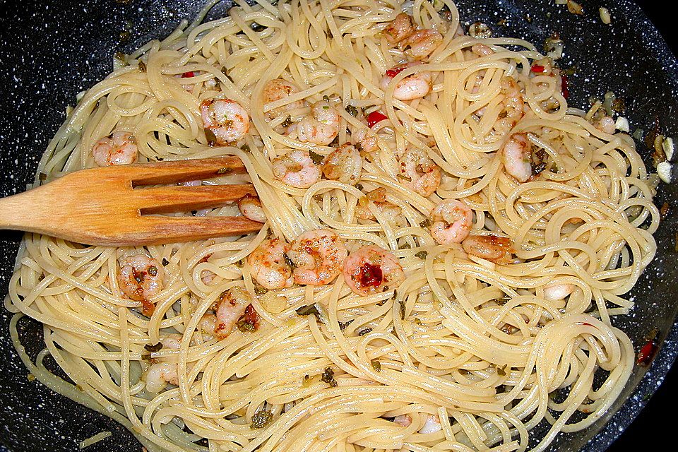 Pasta mit Garnelen - Knoblauch - Butter - Sauce