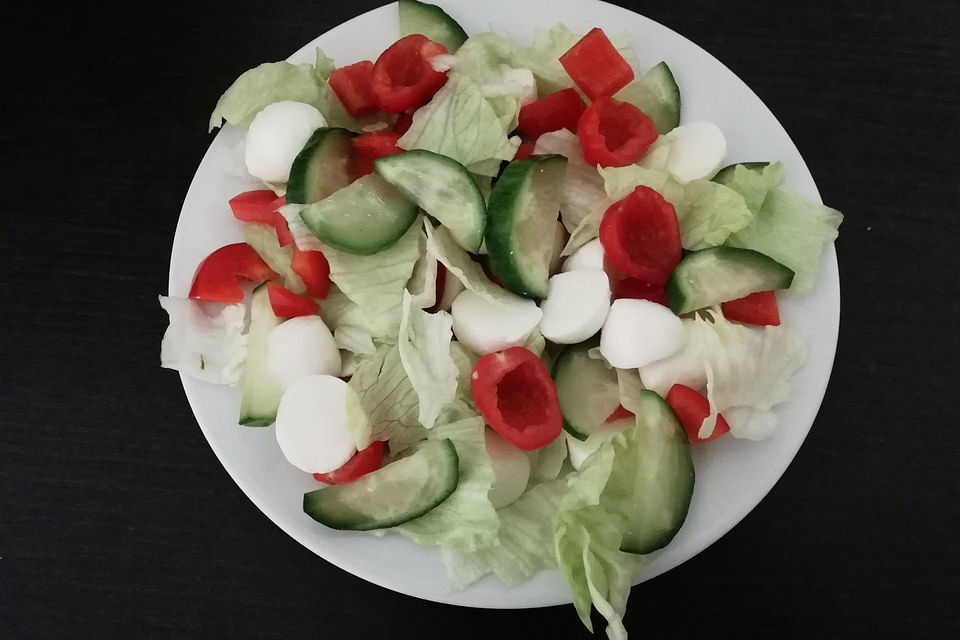 Gemischter Eisbergsalat