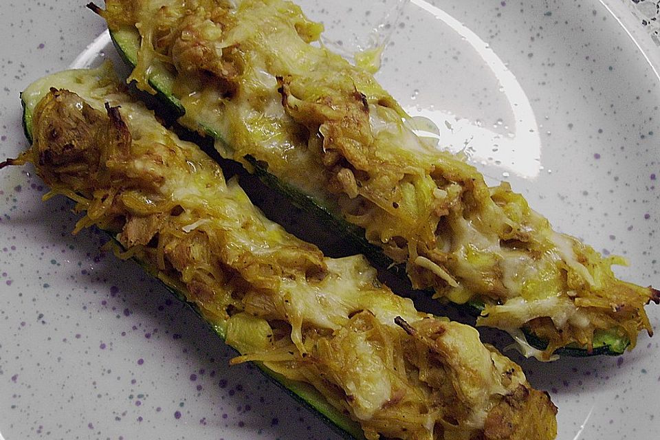 Zucchini mit Thunfischfüllung