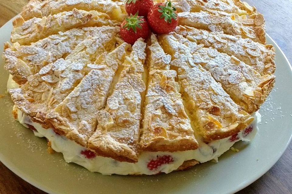 Schneemousse-Erdbeertorte Schneemousse-Erdbeertorte