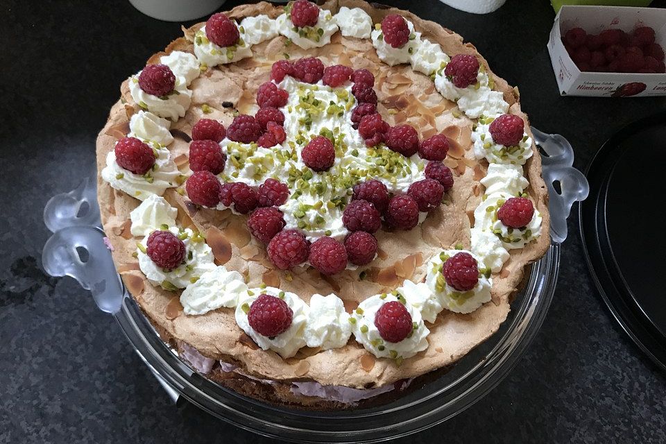 Schneemousse-Erdbeertorte Schneemousse-Erdbeertorte