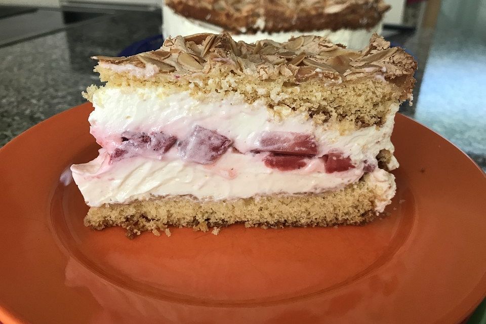 Schneemousse-Erdbeertorte Schneemousse-Erdbeertorte