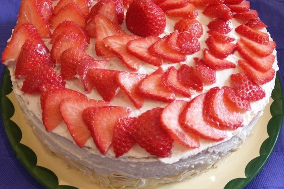 Schneemousse-Erdbeertorte Schneemousse-Erdbeertorte