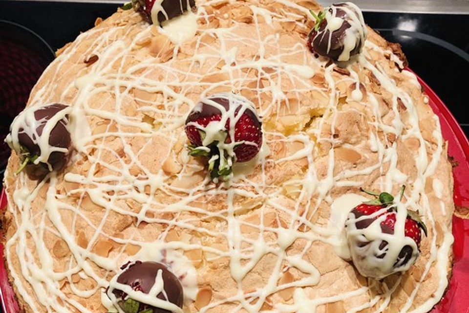 Schneemousse-Erdbeertorte Schneemousse-Erdbeertorte