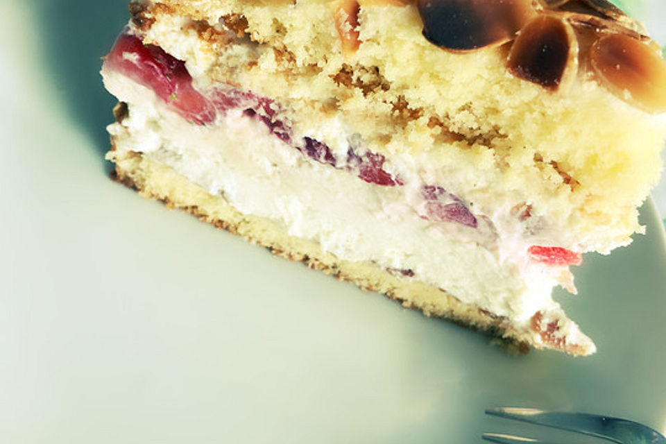 Schneemousse-Erdbeertorte Schneemousse-Erdbeertorte