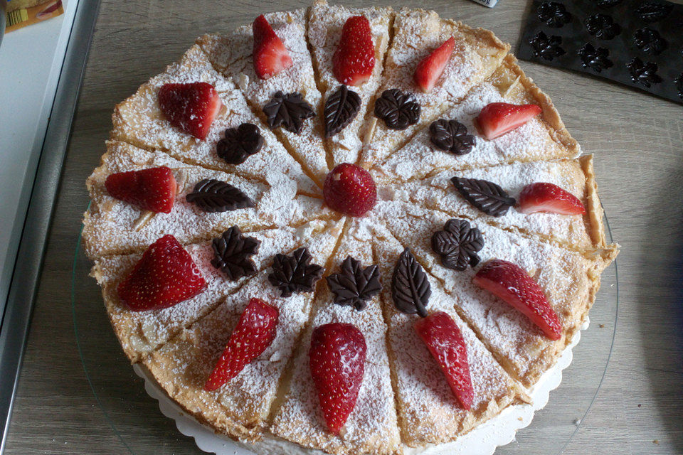 Schneemousse-Erdbeertorte Schneemousse-Erdbeertorte
