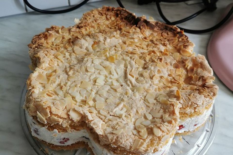 Schneemousse-Erdbeertorte Schneemousse-Erdbeertorte