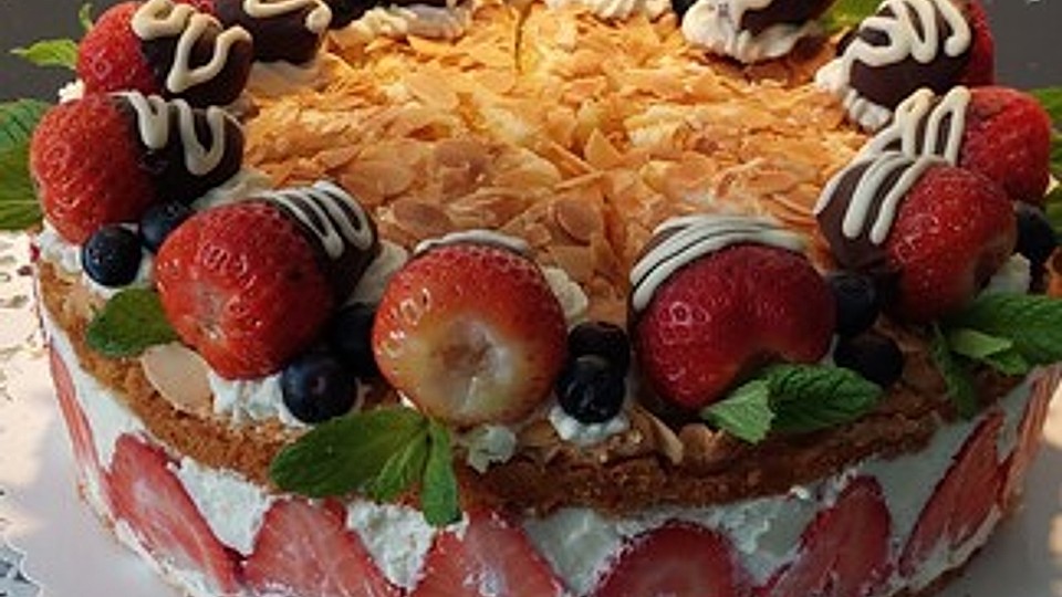 Schneemousse-Erdbeertorte von maunckerl
