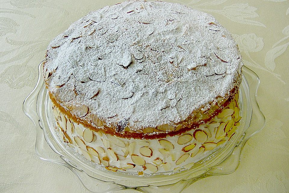 Schneemousse-Erdbeertorte Schneemousse-Erdbeertorte