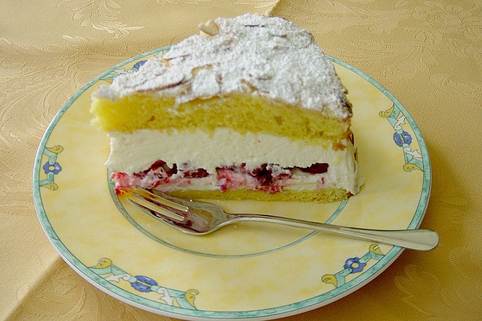 Schneemousse-Erdbeertorte Schneemousse-Erdbeertorte