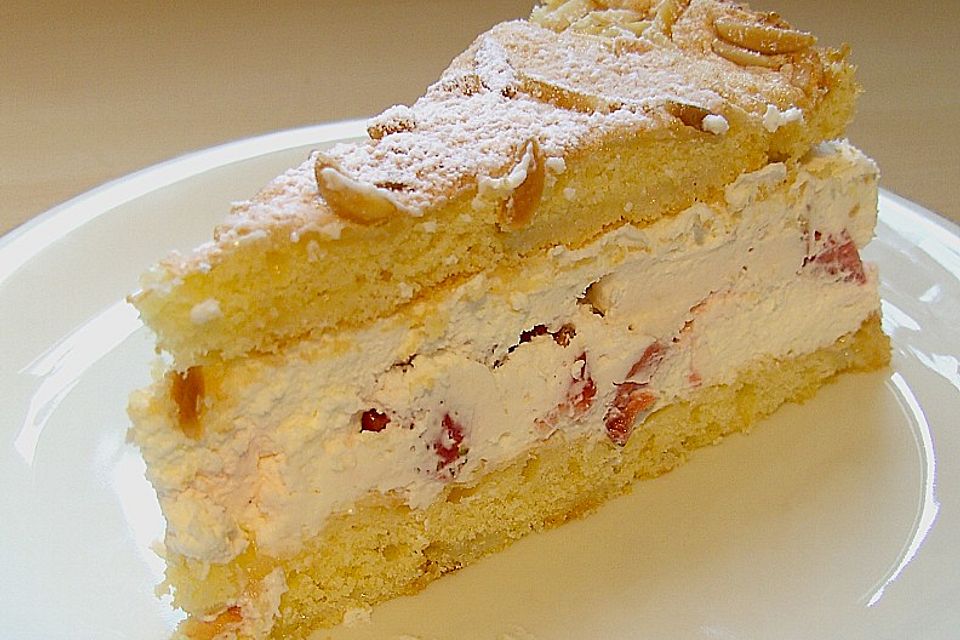 Schneemousse-Erdbeertorte Schneemousse-Erdbeertorte