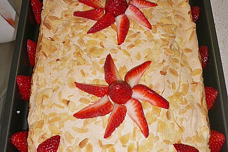 Schneemousse-Erdbeertorte Schneemousse-Erdbeertorte